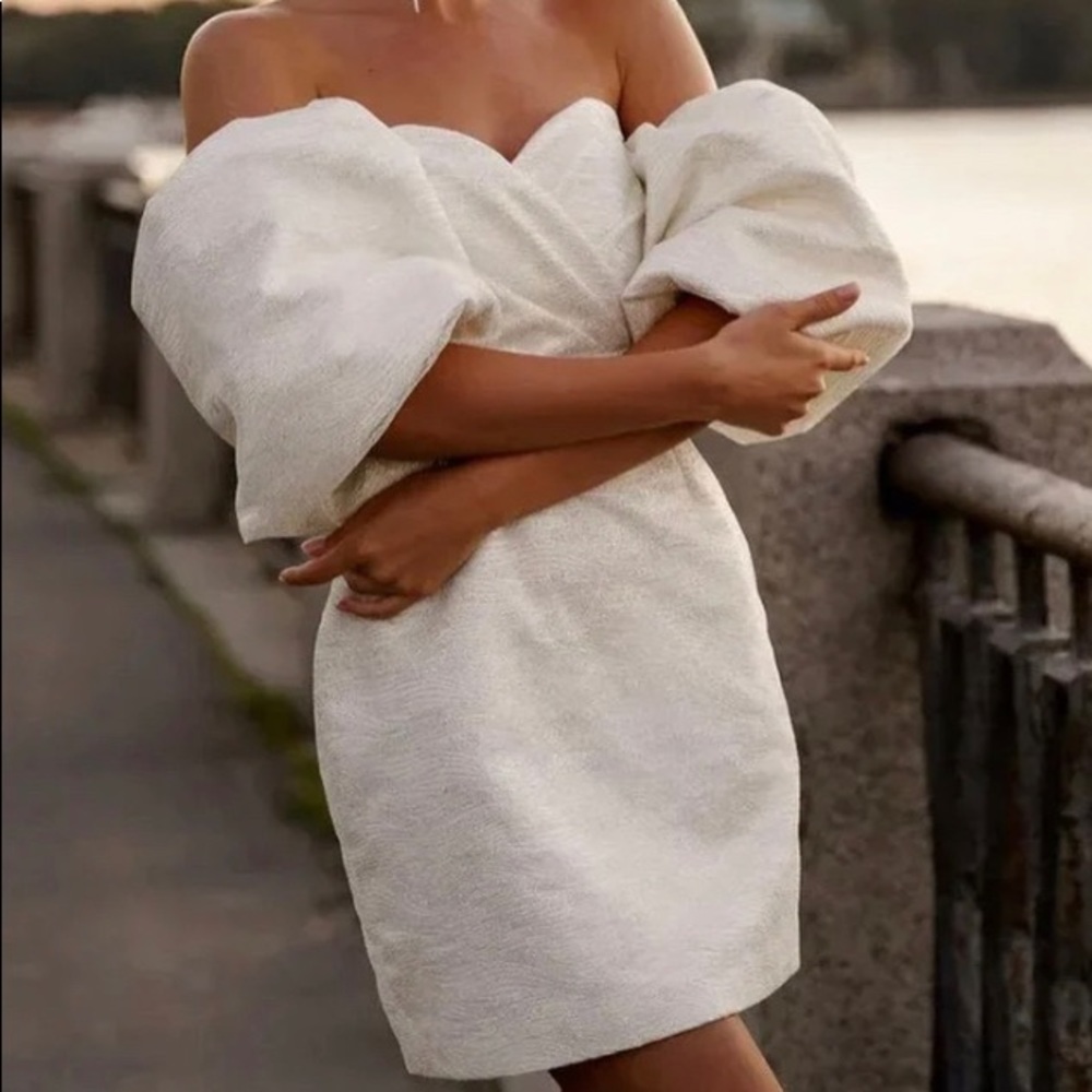 COPY - Strapless jacquard mini wedding dress with detached puff sleeves